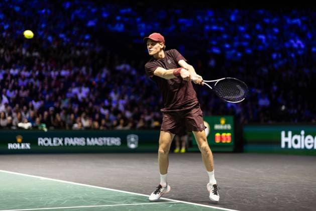 Rolex Paris Masters 2025 - Day 5 Jannik Sinner (ITA) plays against Ben Shelton (USA) in his men s singles match on day five of the Paris ATP, Tennis Herren Masters 1000 tennis tournament at the Paris La Defense Arena in Nanterre, on the outskirts of Paris, on october 31, 2025. Paris France  Copyright: xIbrahimxEzzatx originalFilename:ezzat-notitle251031_np2gj.jpg