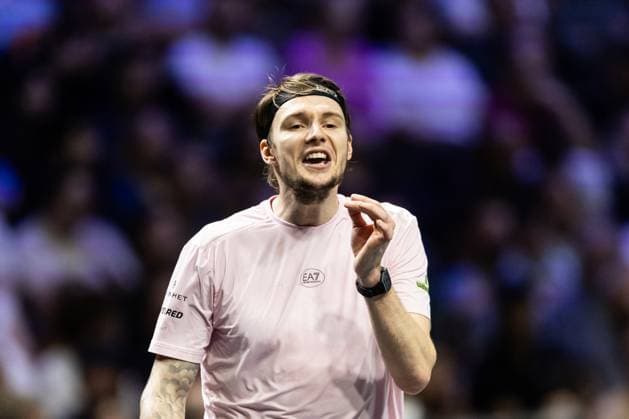 Rolex Paris Masters 2025 - Day 5 Alexander Bublik (KAZ) plays his men s singles match against Alex de Minaur (AUS) on day five of the Paris ATP, Tennis Herren Masters 1000 tennis tournament at the Paris La Defense Arena in Nanterre, on the outskirts of Paris, on october 31, 2025. Paris France  Copyright: xIbrahimxEzzatx originalFilename:ezzat-notitle251031_npkly.jpg