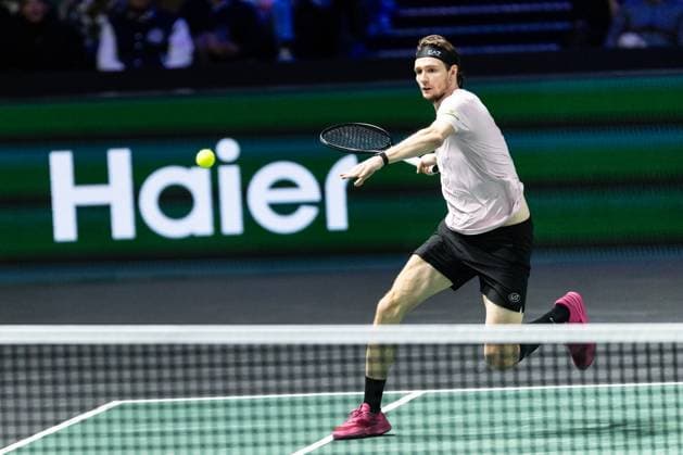 Rolex Paris Masters 2025 - Day 5 Alexander Bublik (KAZ) plays his men s singles match against Alex de Minaur (AUS) on day five of the Paris ATP, Tennis Herren Masters 1000 tennis tournament at the Paris La Defense Arena in Nanterre, on the outskirts of Paris, on october 31, 2025. Paris France  Copyright: xIbrahimxEzzatx originalFilename:ezzat-notitle251031_npMuS.jpg