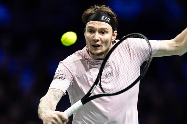 Rolex Paris Masters 2025 - Day 5 Alexander Bublik (KAZ) plays his men s singles match against Alex de Minaur (AUS) on day five of the Paris ATP, Tennis Herren Masters 1000 tennis tournament at the Paris La Defense Arena in Nanterre, on the outskirts of Paris, on october 31, 2025. Paris France  Copyright: xIbrahimxEzzatx originalFilename:ezzat-notitle251031_nprQm.jpg