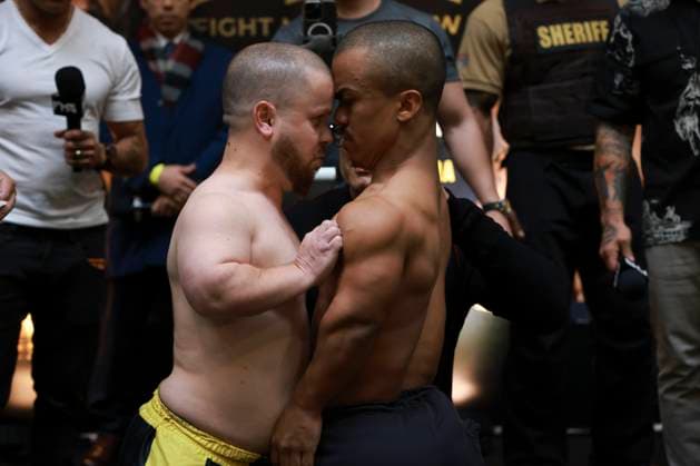 Official face-off of the athletes at the Fight Music Show in Sao Paulo. Sao Paulo (SP), 10 31 2025 - Face-off Fight Music Show - Hollywood and Disgrasapo athletes during the weigh-in and official face-off of the Fight Music Show athletes, the largest influencer fighting event in Latin America. The event takes place at the Municipal Market in the central region of the city of Sao Paulo, this Friday, October 31, 2025. (Foto: Leco Viana Thenews2 imago images) SPO  Copyright: xLecoxVianax