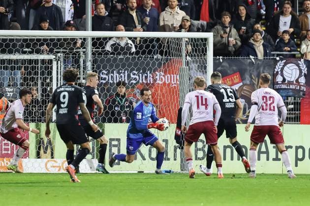 3 Liga FC Viktoria Köln FC Ingolstadt 04 Goalkeeper Kai Eisele 25, FCI holds the ball from Greger Christoph 15 VK Max Plath 14 FCI Simon Lorenz 32, FCI Lobinger Lex Tyger 9 VK 3 Liga FC Ingolstadt 04 Season 2025 2026 FC Viktoria Köln