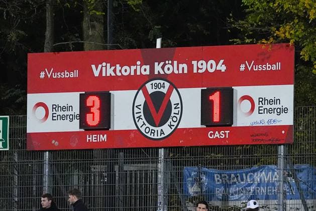 31 10 2025, xydrx, soccer, 3 Liga, FC Viktoria Köln FC Ingolstadt 04, season 2025 2026, Sportpark Höhenberg Viktoria Köln wins 3 1, feature, DFB regulations prohibit any use of photographs as image sequences and or quasi video Nordrhein Westfahlen Germany