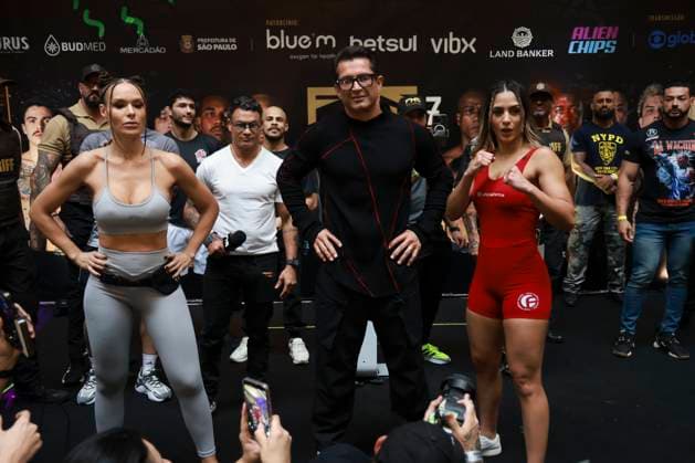 Official face-off of the athletes at the Fight Music Show in Sao Paulo. Sao Paulo (SP), 10 31 2025 - Face-off Fight Music Show - Athletes Inae and Fernanda Lacerda (Mendigata) during the weigh-in and official face-off of the athletes for the Fight Music Show, the largest influencer fighting event in Latin America. The event takes place at the Municipal Market in the central region of the city of Sao Paulo, this Friday, October 31, 2025. (Foto: Leco Viana Thenews2 imago images) SPO  Copyright: xLecoxVianax