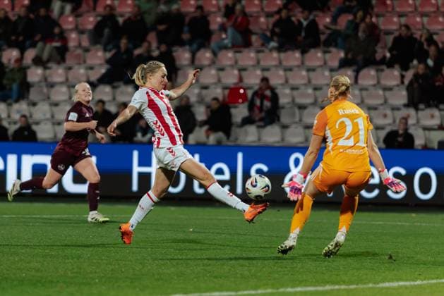 31 10 25, Women, Soccer, 1 BL, Season 2025 2026, 1 FC Köln 1 FC Nürnberg, Matchday 8 Pauline Bremer 11 1 FC Köln Lupfer zum 1 0 Tor Köln Franz Kremer Stadion NRW Germany