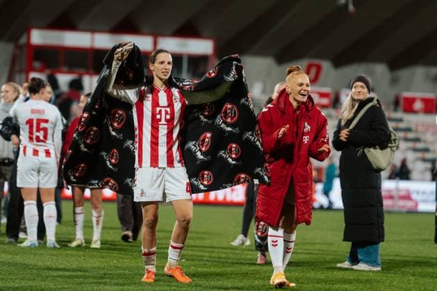 31 10 25, Women, Soccer, 1 BL, Season 2025 2026, 1 FC Köln 1 FC Nürnberg, Matchday 8 Sara Agrez 4 1 FC Köln and Laura Vogt 8 1 FC Köln celebrate victory after the match Köln Franz Kremer Stadion NRW Germany