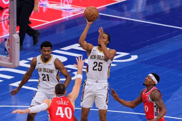 October 31, 2025, Inglewood, California, USA: Trey Murphy III 25 of the New Orleans Pelicans puts up a shot over Ivica Zubac 40 of the Los Angeles Clippers during the 2025-26 Emirates Cup game on Friday October 31, 2025 at Intuit Dome Arena in Inglewood, California. Clippers defeat Pelicans, 126-124. JAVIER ROJAS PI Inglewood USA - ZUMAp124 20251031_zaa_p124_005 Copyright: xJavierxRojasx