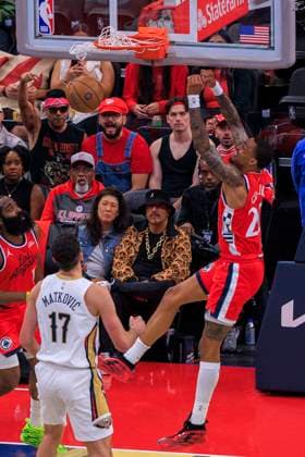 October 31, 2025, Inglewood, California, USA: John Collins 20 of the Los Angeles Clippers dunks the ball during the 2025-26 Emirates Cup game against the New Orleans Pelicans on Friday October 31, 2025 at Intuit Dome Arena in Inglewood, California. Clippers defeat Pelicans, 126-124. JAVIER ROJAS PI Inglewood USA - ZUMAp124 20251031_zaa_p124_015 Copyright: xJavierxRojasx