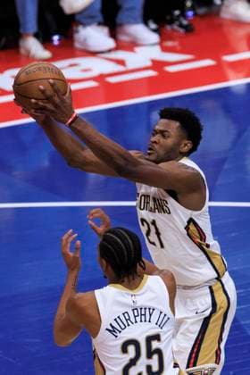 October 31, 2025, Inglewood, California, USA: Yves Missi 21 of the New Orleans Pelicans grabs the rebound during the 2025-2026 Emirates Cup game against the Los Angeles Clippers on Friday October 31, 2025 at Intuit Dome in Inglewood, California. Clippers defeat Pelicans, 126-124. ARIANA RUIZ PI Inglewood USA - ZUMAp124 20251031_zaa_p124_043 Copyright: xArianaxRuizx