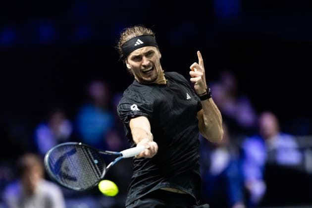 Rolex Paris Masters 2025 - Day 5 Alexander Zverev (GER) plays against Daniil Medvedev in the men s singles match on day five of the Paris ATP, Tennis Herren Masters 1000 tennis tournament at the Paris La Defense Arena in Nanterre, on the outskirts of Paris. Paris France  Copyright: xIbrahimxEzzatx originalFilename:ezzat-notitle251031_npyji.jpg