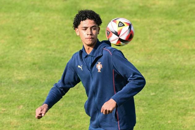 Portugal U-16 v Wales U-16 - Federation Cup ANTALYA, TURKIYE - NOVEMBER 01: Portugal s Cristiano Dos Santos, Cristiano Ronaldo s son, warms up ahead of Federation Cup match between Portugal U-16 and Wales U-16 in Manavgat, Antalya, Turkiye on November 01, 2025. Orhan Cicek Anadolu Antalya Turkey. Editorial use only. Please get in touch for any other usage.  Copyright: x2025xAnadoluxOrhanxCicekx