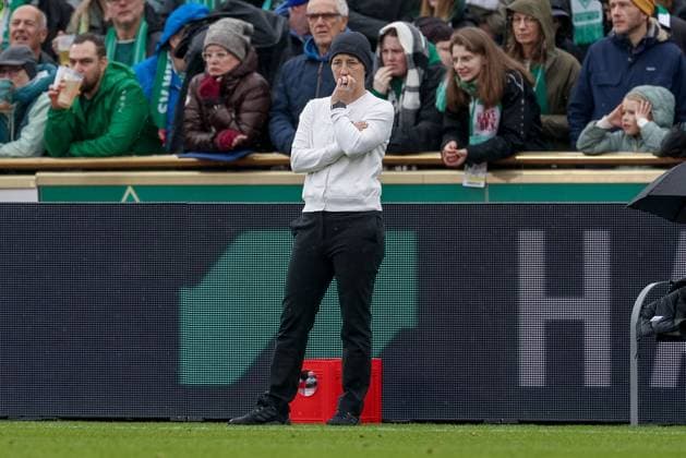 Ailien Poese Coach, Head Coach, 1 FC Union Berlin , THE DFB REGULATIONS PROHIBIT ANY USE OF PHOTOGRAPHS AS IMAGE SEQUENCES AND OR QUASI VIDEO , 01 11 2025, Bremen Germany , Football, Google Pixel Women Bundesliga, SV Werder Bremen 1 FC Union Berlin xobx