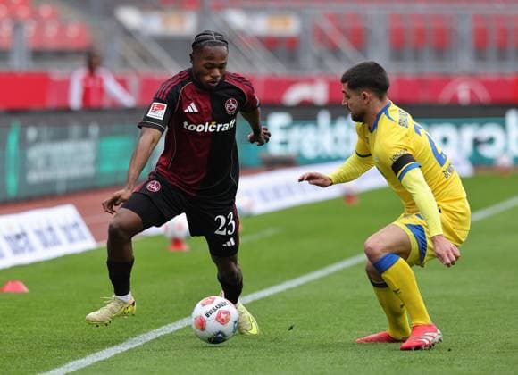01 11 2025 Soccer Season 2025 2026 2 Soccer Bundesliga 11 Matchday 1 FC Nürnberg FCN Club Eintracht Braunschweig EBS BTSV Sportfoto Zink DaMa xdaxmax DFL regulations prohibit any use of photographs as image sequences and or quasi video only for editorial use Mohamed Ali Zoma 23, 1 FC Nürnberg FCN Fabio Di Michele Sanchez 22, Eintracht Braunschweig BTSV EBS