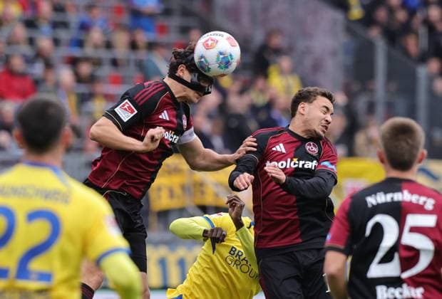01 11 2025 Soccer Season 2025 2026 2 Soccer Bundesliga 11 Matchday 1 FC Nürnberg FCN Club Eintracht Braunschweig EBS BTSV Sportfoto Zink DaMa xdaxmax DFL regulations prohibit any use of photographs as image sequences and or quasi video only for editorial use Fabio Gruber 4, 1 FC Nürnberg FCN Christian Joe Conteh 32, Eintracht Braunschweig BTSV EBS Rafael Lubach 18, 1 FC Nürnberg FCN im Kopballduell