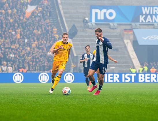 Soccer, Men, Season 2025 2026, 2 Bundesliga 11 Matchday , Hertha BSC Dynamo Dresden, v l Niklas Hauptmann Dresden , Marton Dardai Hertha BSC , 01 11 2025, Copyright: xSebastianxRäppold MatthiasxKochx