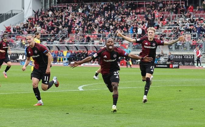 01 11 2025 Soccer Season 2025 2026 2 Soccer Bundesliga 11 Matchday 1 FC Nürnberg FCN Club Eintracht Braunschweig EBS BTSV Sportfoto Zink DaMa xdaxmax DFL regulations prohibit any use of photographs as image sequences and or quasi video only for editorial use Jubel Freude Torjubel nach Tor zum 1 0 Artem Stepanov 11, 1 FC Nuremberg FCN Mohamed Ali Zoma 23, 1 FC Nuremberg FCN Tim Drexler 15, 1 FC Nuremberg FCN cheers Goalscorer Mohamed Ali Zoma 23, 1 FC Nuremberg FCN