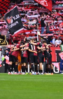 01 11 2025 Soccer Season 2025 2026 2 Soccer Bundesliga 11 Matchday 1 FC Nürnberg FCN Club Eintracht Braunschweig EBS BTSV Sportfoto Zink xwoxzix DFL regulations prohibit any use of photographs as image sequences and or quasi video only for editorial use Teamkreis Mannschaft Team FCN
