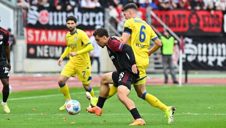 01 11 2025 Soccer Season 2025 2026 2 Soccer Bundesliga 11 Matchday 1 FC Nürnberg FCN Club Eintracht Braunschweig EBS BTSV Sportfoto Zink xwoxzix DFL regulations prohibit any use of photographs as image sequences and or quasi video only for editorial use Rafael Lubach 18, 1 FC Nürnberg FCN Florian Flick 6, Eintracht Braunschweig BTSV EBS