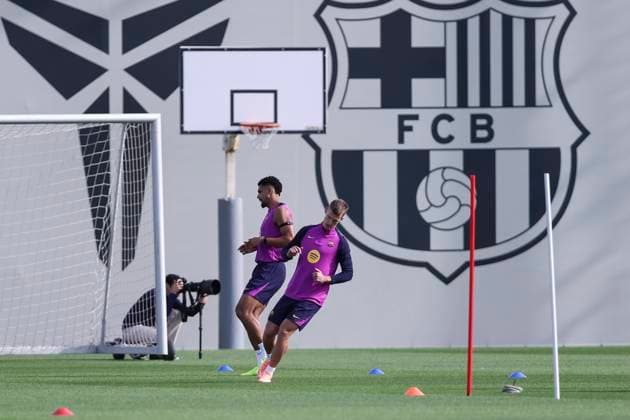 November 1, 2025, Sant Joan Despi, Barcelona, SPAIN: Dani Olmo during the training day of FC Barcelona, Barca ahead the Spanish League, La Liga EA Sports, football match against Elche CF at Ciudad Esportiva Joan Gamper on November 01, 2025 in Sant Joan Despi, Barcelona, Spain. Sant Joan Despi SPAIN - ZUMAa181 20251101_zaa_a181_011 Copyright: xJavierxBorregox