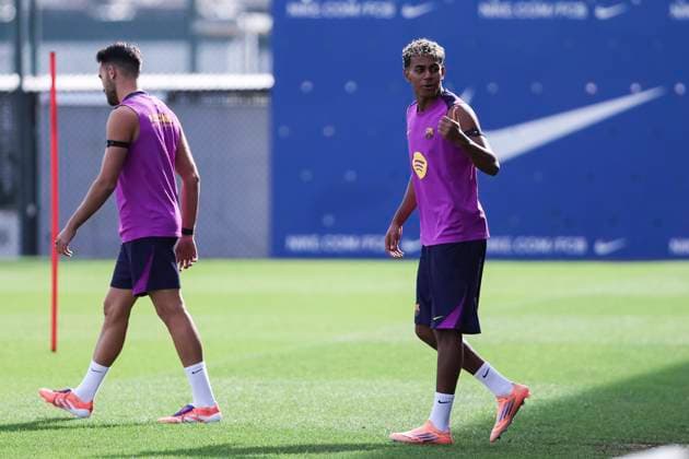November 1, 2025, Sant Joan Despi, Barcelona, SPAIN: Lamine Yamal during the training day of FC Barcelona, Barca ahead the Spanish League, La Liga EA Sports, football match against Elche CF at Ciudad Esportiva Joan Gamper on November 01, 2025 in Sant Joan Despi, Barcelona, Spain. Sant Joan Despi SPAIN - ZUMAa181 20251101_zaa_a181_017 Copyright: xJavierxBorregox