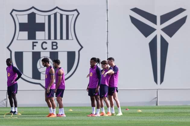 November 1, 2025, Sant Joan Despi, Barcelona, SPAIN: Robert Lewandowski and Fermin Lopez during the training day of FC Barcelona, Barca ahead the Spanish League, La Liga EA Sports, football match against Elche CF at Ciudad Esportiva Joan Gamper on November 01, 2025 in Sant Joan Despi, Barcelona, Spain. Sant Joan Despi SPAIN - ZUMAa181 20251101_zaa_a181_024 Copyright: xJavierxBorregox