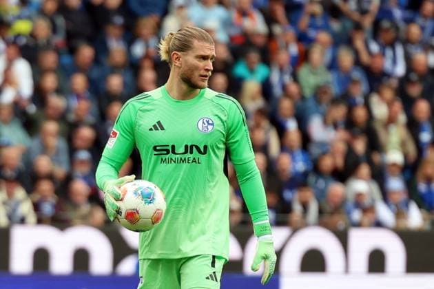 01 11 2025, xrekx, Soccer 2 Bundesliga, Karlsruher SC FC Schalke 04 v l Loris Karius FC Schalke 04 DFL DFB REGULATIONS PROHIBIT ANY USE OF PHOTOGRAPHS as IMAGE SEQUENCES and or QUASI VIDEO Karlsruhe