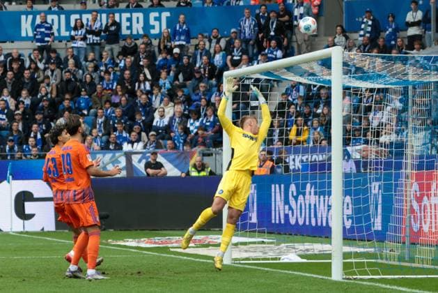 01 11 2025, xhettx, Soccer 2 Bundesliga, Karlsruher SC FC Schalke 04 v l just over the goal of Bernat, Hans Christian Karlsruher SC, 1 DFL DFB REGULATIONS PROHIBIT ANY USE OF PHOTOGRAPHS as IMAGE SEQUENCES and or QUASI VIDEO Karlsruhe