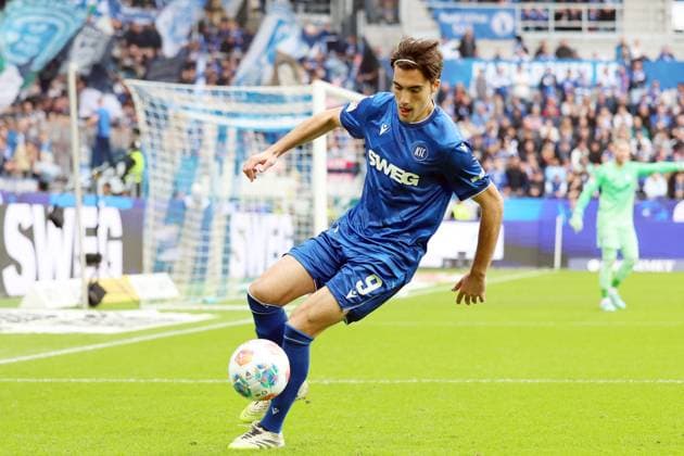 01 11 2025, xrekx, Soccer 2 Bundesliga, Karlsruher SC FC Schalke 04 v l Roko Simic Karlsruher SC DFL DFB REGULATIONS PROHIBIT ANY USE OF PHOTOGRAPHS as IMAGE SEQUENCES and or QUASI VIDEO Karlsruhe