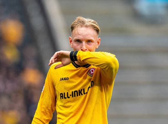 Soccer, Men, Season 2025 2026, 2 Bundesliga 11 Matchday , Hertha BSC Dynamo Dresden, Tony Menzel Dresden , 01 11 2025, Copyright: xSebastianxRäppold MatthiasxKochx