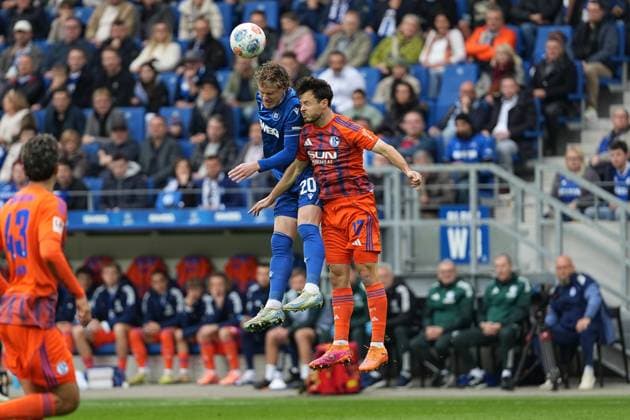 Soccer 2 Bundesliga, Matchday 11, Karlsruher SC FC Schalke 04 on 01 11 2025 in Karlsruhe BBBank Wildpark , Germany, Season 2025 2026 DFL REGULATIONS PROHIBIT ANY USE OF PHOTOGRAPHS AS IMAGE SEQUENCES AND OR QUASI VIDEO Header duel between David Herold 20, KSC and Adrian Gantenbein 17, S04 Karlsruhe BBBank Wildpark Germany Copyright: xChristophxKinzingerx