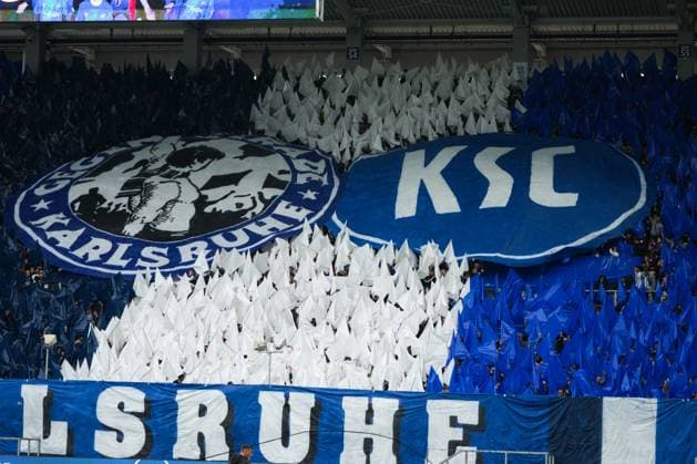 2 Bundesliga, Karlsruher SC vs FC Schalke 05, 01 11 2025 Karlsruhe fan choreography celebrating the friendship with Strasbourg 2 Bundesliga, Karlsruher SC vs FC Schalke 05, BBBank Wildpark Karlsruhe, 01 11 2025 DFB DFL REGULATIONS PROHIBIT ANY USE OF PHOTOGRAPHS AS IMAGE SEQUENCES AND OR QUASI VIDEO Copyright: xBEAUTIFULxSPORTS Boscox