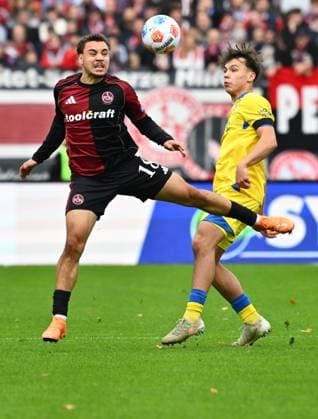 01 11 2025 Soccer Season 2025 2026 2 Soccer Bundesliga 11 Matchday 1 FC Nürnberg FCN Club Eintracht Braunschweig EBS BTSV Sportfoto Zink xwoxzix DFL regulations prohibit any use of photographs as image sequences and or quasi video only for editorial use Rafael Lubach 18, 1 FC Nürnberg FCN Max Marie 15, Eintracht Braunschweig BTSV EBS