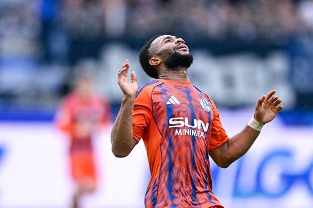 01 11 2025, Football, 2 Bundesliga, Season 2025 2026, Matchday 11, Karlsruher SC FC Schalke 04, Moussa Sylla FC Schalke 04 xRHR PHOTO YYx Copyright: KROEGER RHR-FOTOx RHR-FOTO YY