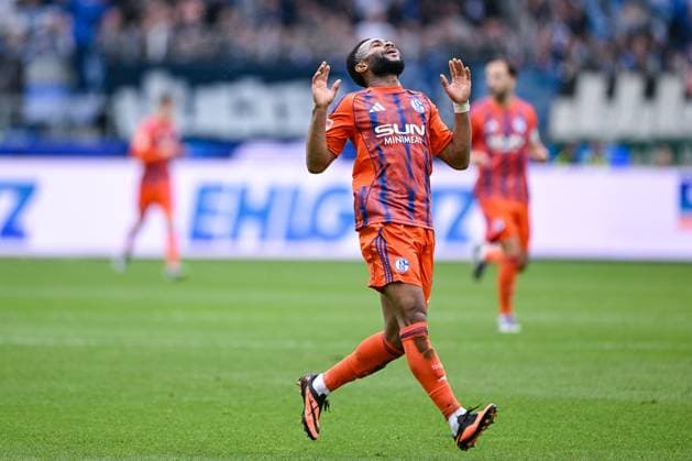01 11 2025, Football, 2 Bundesliga, Season 2025 2026, Matchday 11, Karlsruher SC FC Schalke 04, Moussa Sylla FC Schalke 04 xRHR PHOTO YYx Copyright: KROEGER RHR-FOTOx RHR-FOTO YY