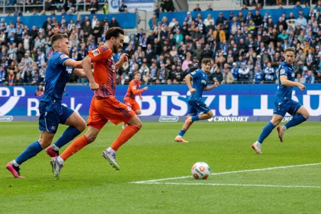 01 11 2025, xhettx, Soccer 2 Bundesliga, Karlsruher SC FC Schalke 04 v l Beifus, Marcel Karlsruher SC, 4 followed Karaman, Kenan FC Schalke 04, 19 DFL DFB REGULATIONS PROHIBIT ANY USE OF PHOTOGRAPHS as IMAGE SEQUENCES and or QUASI VIDEO Karlsruhe