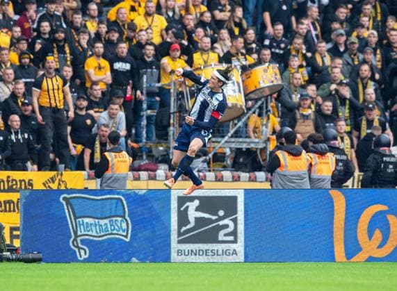Soccer, Men, Season 2025 2026, 2 Bundesliga 11 Matchday , Hertha BSC Dynamo Dresden, Fabian Reese Hertha BSC , Cheering after goal to 2 0, 01 11 2025, Copyright: xSebastianxRäppold MatthiasxKochx