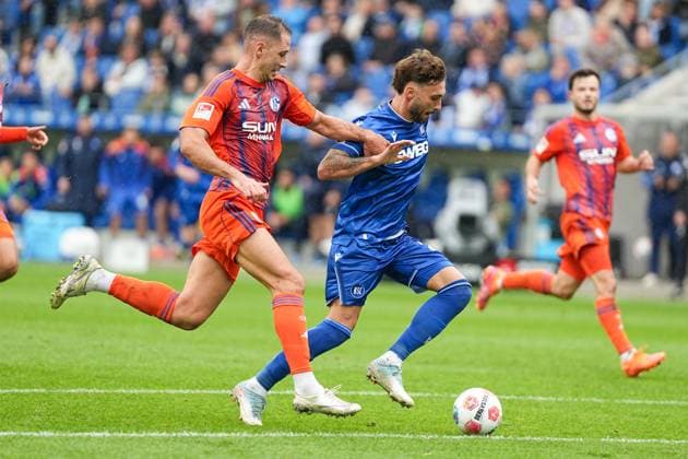 Soccer 2 Bundesliga, Matchday 11, Karlsruher SC FC Schalke 04 on 01 11 2025 in Karlsruhe BBBank Wildpark , Germany, Season 2025 2026 DFL REGULATIONS PROHIBIT ANY USE OF PHOTOGRAPHS AS IMAGE SEQUENCES AND OR QUASI VIDEO Fabian Schleusener 24, KSC in duel with Nikola KatiÄ‡ 25, S04 Karlsruhe BBBank Wildpark Germany Copyright: xChristophxKinzingerx