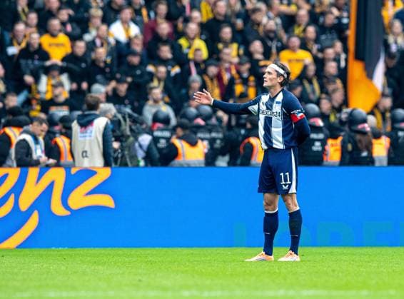 Soccer, Men, Season 2025 2026, 2 Bundesliga 11 Matchday , Hertha BSC Dynamo Dresden, Fabian Reese Hertha BSC , Cheering after goal to 2 0, 01 11 2025, Copyright: xSebastianxRäppold MatthiasxKochx