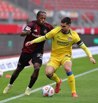 01 11 2025 Soccer Season 2025 2026 2 Soccer Bundesliga 11 Matchday 1 FC Nürnberg FCN Club Eintracht Braunschweig EBS BTSV Sportfoto Zink DaMa xdaxmax DFL regulations prohibit any use of photographs as image sequences and or quasi video only for editorial use Mohamed Ali Zoma 23, 1 FC Nürnberg FCN Fabio Di Michele Sanchez 22, Eintracht Braunschweig BTSV EBS