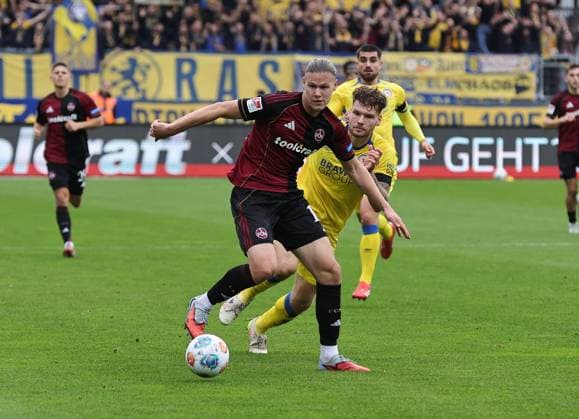 01 11 2025 Soccer Season 2025 2026 2 Soccer Bundesliga 11 Matchday 1 FC Nürnberg FCN Club Eintracht Braunschweig EBS BTSV Sportfoto Zink DaMa xdaxmax DFL regulations prohibit any use of photographs as image sequences and or quasi video only for editorial use Artem Stepanov 11, 1 FC Nürnberg FCN Kevin Ehlers 21, Eintracht Braunschweig BTSV EBS