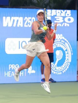CHENNAI OPEN WTA, Tennis Damen 250 Chennai Open WTA 250 : Semi Finals Singles L Tararudee (THA) Vs TJen (INA) 1st set 7-6. TJen in action. Chennai SDAT Stadium, Nungambakkam. India Copyright: xSukumarxSukumarx