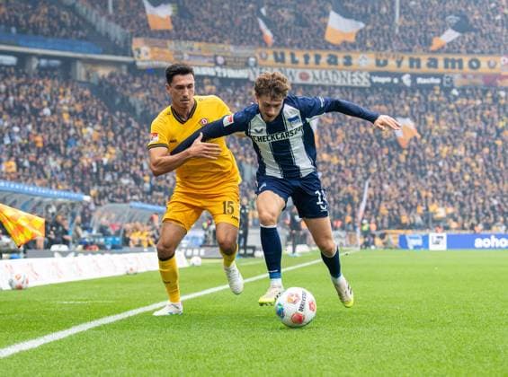 Soccer, Men, Season 2025 2026, 2 Bundesliga 11 Matchday , Hertha BSC Dynamo Dresden, v l Claudio Kammerknecht Dresden , Maurice Krattenmacher Hertha BSC , 01 11 2025, Copyright: xSebastianxRäppold MatthiasxKochx