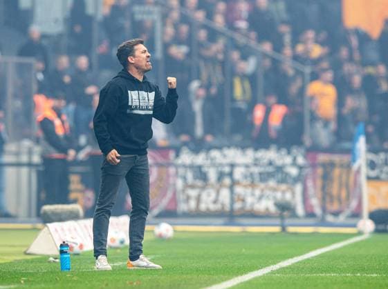 Soccer, Men, Season 2025 2026, 2 Bundesliga 11 Matchday , Hertha BSC Dynamo Dresden, Coach Thomas Stamm Dresden , 01 11 2025, Copyright: xSebastianxRäppold MatthiasxKochx