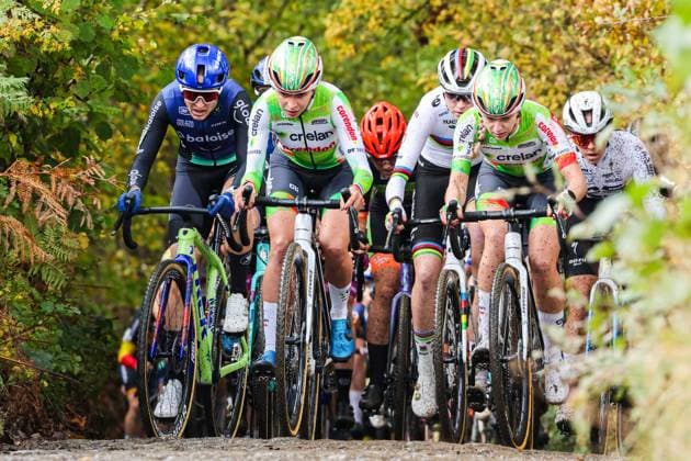 X²O Badkamers Trofee Koppenbergcross OUDENAARDE, BELGIUM - NOVEMBER 01 : Van Empel Fem (NED) of Visma Lease A Bike, Brand Lucinda (NED) of Baloise Glowi Lions, Van Der Heijden Inge (NED) of Crelan - Corendon, Casasola Sara (ITA) of Crelan - Corendon in action during the X²O Badkamers Trofee Koppenbergcross pictured on November 01, 2025 in Oudenaarde, Belgium, 01 11 2025 Oudenaarde Belgium  Copyright: xGbax