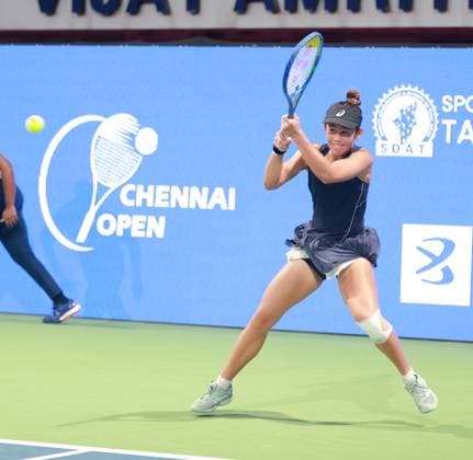 CHENNAI OPEN WTA, Tennis Damen 250 Chennai Open WTA 250 : Semi Finals Singles L Tararudee (THA) Vs TJen (INA) 1st set 7-6. L Tararudee (THA) in action Chennai SDAT Stadium, Nungambakkam. India Copyright: xSukumarxSukumarx