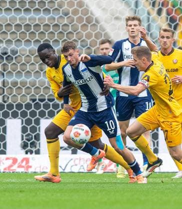 Soccer, Men, Season 2025 2026, 2 Bundesliga 11 Matchday , Hertha BSC Dynamo Dresden, v l Kofi Amoako Dresden , Michael Cuisance Hertha BSC , Niklas Hauptmann Dresden , 01 11 2025, Copyright: xSebastianxRäppold MatthiasxKochx