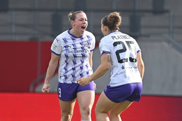 Goal celebration Ramona MAIER E with Paulina PLATNER E after goal to 0 1, Cheering,Joy,Enthusiasm,Action Football Google Pixel Bundesliga Women Season 2025 2026, 8 Matchday, Matchday08 FC Bayern Muenchen Women SGS Essen on 01 11 2025 FC BAYERN CAMPUS