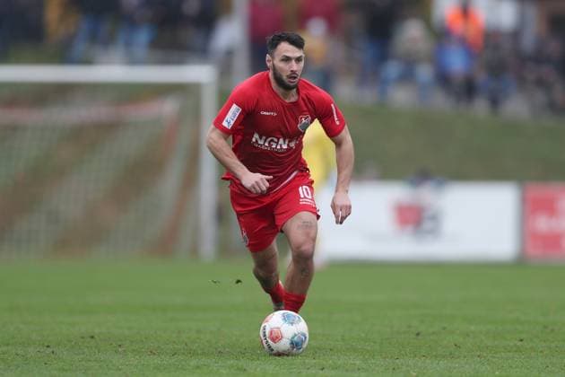 01 11 2025, xjcx, Herren, Fußball, Saison 2025 2026, Regionalliga Bayern, 16 Spieltag TSV Aubstadt TSV Schwaben Augsburg Timo Pitter 10, TSV Aubstadt im Ballbesitz Sulzfeld Schulstadion Aubstadt NGN Arena Bayern Germany