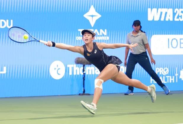CHENNAI OPEN WTA, Tennis Damen 250 Chennai Open WTA 250 : Semi Finals Singles L Tararudee (THA) Vs TJen (INA) 1st set 7-6. L Tararudee (THA) in action Chennai SDAT Stadium, Nungambakkam. India Copyright: xSukumarxSukumarx