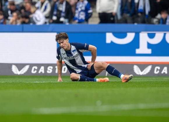 Soccer, Men, Season 2025 2026, 2 Bundesliga 11 Matchday , Hertha BSC Dynamo Dresden, Linus Gechter Hertha BSC on the ground, 01 11 2025, Copyright: xSebastianxRäppold MatthiasxKochx